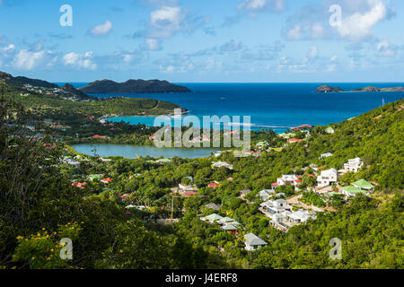 Sur la côte d'une vue sur St Barth (Saint Barthelemy), Petites Antilles, Antilles, Caraïbes, Amérique Centrale Banque D'Images