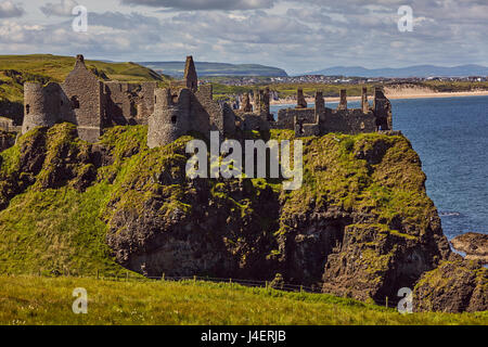 Le Château de Dunluce, près de Portrush, comté d'Antrim, l'Ulster (Irlande du Nord, Royaume-Uni, Europe Banque D'Images