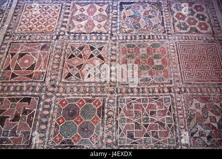 Un sol en mosaïque géométrique à l'intérieur de la "Maison de Dionysos' dans le Archaeoological Park de Paphos (l'UNESCO World Heritage Site), Chypre Banque D'Images