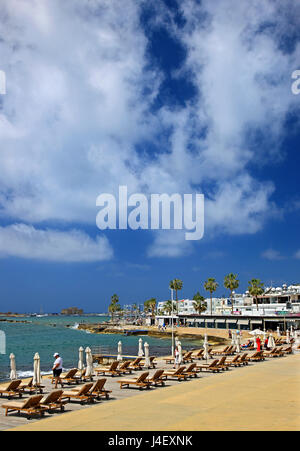 La plage des Bains Municipaux appellent les gens comme "bania" (Kato Paphos, Chypre) Banque D'Images