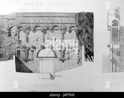 L'élévation de 1912 de la Porta Aurea à Split, en Croatie, illustre la grandeur architecturale de cette porte romaine historique. Le dessin détaillé met en évidence le style classique de la porte et son rôle de structure monumentale dans les défenses antiques de la ville. Banque D'Images