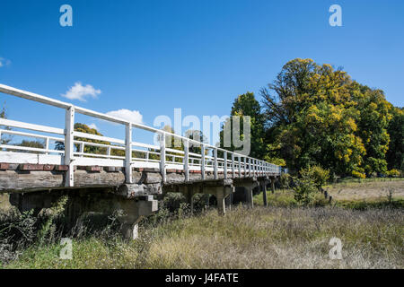 Munsie Bridge sur Salisbury,eaux près de Gostwyck Uralla Australie NSW. Banque D'Images