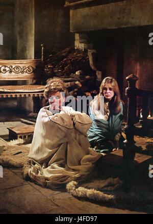 Le Lion en hiver Année : 1968 USA / UK Réalisation : Anthony Harvey Katharine Hepburn, Jane Merrow Photo : Bob Penn. Il est interdit de reproduire la photo hors contexte de la promotion du film. Il doit être porté au crédit de l'entreprise de film et/ou le photographe attribué par ou autorisé par/admis sur l'ensemble de l'entreprise cinématographique. Limitée à un usage éditorial. Photo12 n'accorde pas le droit à l'image des personnes représentées. Banque D'Images