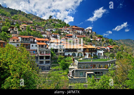 Village kalopanayiotis marathasa, (ou "yrianthousa'), la vallée de la montagne de Troodos, à Chypre. Banque D'Images