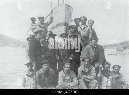 Cette image représente le SMU 6 Gruppe, un groupe de l'armée sud-vietnamienne pendant la guerre du Vietnam. Le groupe était connu pour son rôle militaire et ses contributions dans le conflit, mettant en avant leur équipement et leurs uniformes de l'époque. Banque D'Images