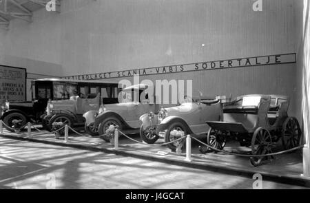 Le Scania Vabis 1923 est un modèle historique de camion et de bus suédois fabriqué par Scania-Vabis, connu pour sa robustesse et sa durabilité, jouant un rôle important dans l'industrie du transport au début du XXe siècle. Banque D'Images