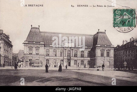 Le TER (train Express régional) Parlement fait référence à un service ferroviaire régional en France, connu pour relier différentes régions et répondre aux besoins des transports publics. Banque D'Images