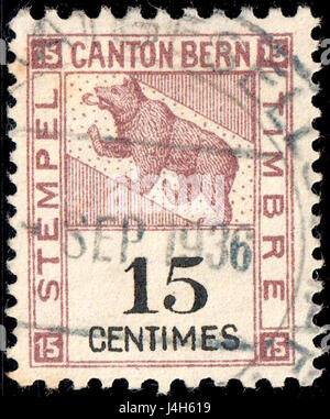 Ce titre fait référence à un timbre-poste suisse de 1934 de Berne, représentant une valeur nominale de 15 cents. Le timbre, probablement émis à des fins fiscales, est un exemple notable de philatélie suisse de cette période. Banque D'Images