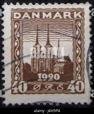 'StampDenmark1920Michel112' fait référence à un timbre émis au Danemark en 1920, peut-être catalogué Michel 112. Ce timbre fait partie d'une collection ou catalogue détaillant des timbres-poste du Danemark du début du 20ème siècle. Banque D'Images