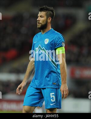 BOSTJAN CESAR DE SLOVÉNIE L'ANGLETERRE V LA SLOVÉNIE au stade de Wembley Londres Angleterre 15 Novembre 2014 Banque D'Images