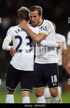 CHRISTIAN ERIKSEN CÉLÈBRE W HULL CITY V Tottenham Hotspur KC Stadium HULL ANGLETERRE 23 Novembre 2014 Banque D'Images