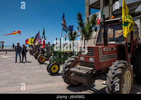 MARINA di Cecina, ITALIE - 07 mai, 2017 : Largo Cairoli pendant la Festival du cerf-volant et les fleurs Banque D'Images