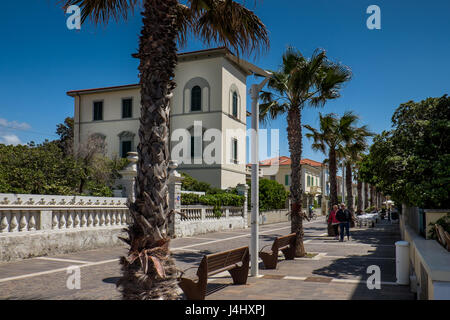MARINA di Cecina, ITALIE - 07 mai, 2017 : Largo Cairoli pendant la Festival du cerf-volant et les fleurs Banque D'Images