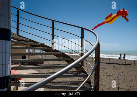 MARINA di Cecina, ITALIE - 07 mai, 2017 : Largo Cairoli pendant la Festival du cerf-volant et les fleurs Banque D'Images