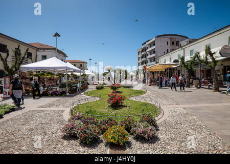 MARINA di Cecina, ITALIE - 07 mai, 2017 : Largo Cairoli pendant la Festival du cerf-volant et les fleurs Banque D'Images