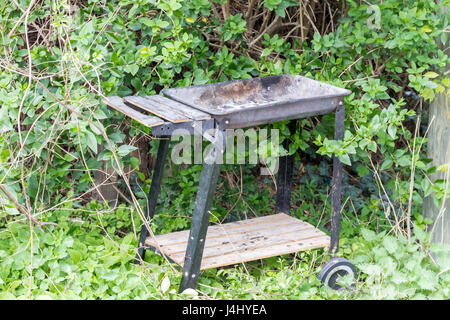 Old rusty barbecue - Koblenz, Rhénanie-Palatinat, Rheinland Pfalz, Allemagne, Europe, UNION EUROPÉENNE Banque D'Images