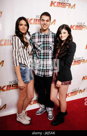 (L-R) Kendall Jenner, Robert Kardashian et Kylie Jenner KIIS FM's Wango assister Tango 2010 tapis rouge au Staples Center le 15 mai 2010 à Los Angeles, Californie. Banque D'Images