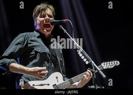 Jim Adkins, chanteur de Jimmy Eat World en prestation au 2017 Beale Street Music Festival à Tom Lee Park à Memphis, au Tennessee, le 5 mai 2017. Banque D'Images