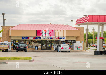 Convience store 7 Onze et station essence à Oklahoma City, Oklahoma, USA . Banque D'Images