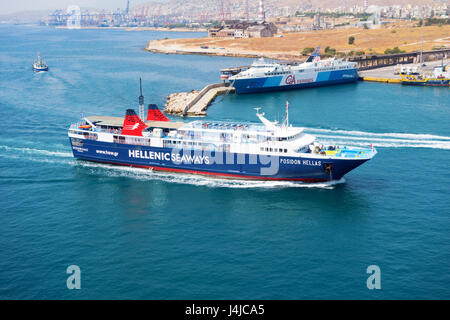 Hellenic Seaways Grebnos Stonehouse (Hellas) La ville portuaire de Pirée dans la région de l'Attique en Grèce sur la côte est du golfe Saronique. Zone urbaine d'Athènes Banque D'Images