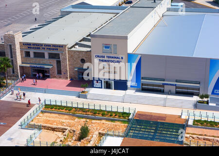 Le Pirée Cruise Terminal B Themistocle le port de Pirée dans la région de l'Attique en Grèce sur la côte est du golfe Saronique. Zone urbaine d'Athènes Banque D'Images