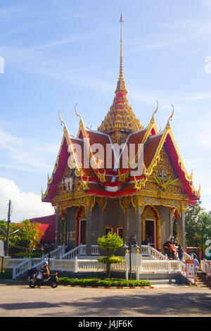 Phuket, Thaïlande, le 27 janvier 2017 : un petit temple bouddhiste en Thaïlande. Banque D'Images