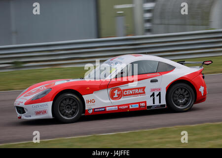 Finley vert dans la ginetta junior cup à thruxton race course lors des essais libres, le samedi 6 mai Banque D'Images