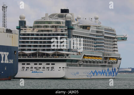 AIDAprima d'AIDA Cruises se trouve à Southampton, UK port Banque D'Images