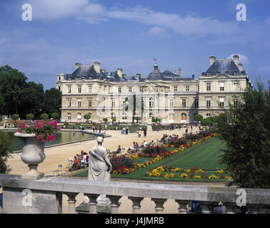 France, Paris, Palais du Luxembourg, vous vous Jardin du Luxembourg, les touristes, l'Europe, la ville, capitale, serrure, parc, Parc, parc du château, 17. 100. L'eau, cymbales, point d'intérêt, architecte : Salomon de Brosse, siège du sénat, à l'été, à l'extérieur, Banque D'Images