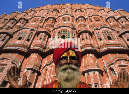 L'Inde, Rajasthan, Jaipur, Hawa Mahal, 'palais du winch', détail, l'homme à l'extérieur, les Indiens, portrait, peinture faciale, turban, vieux, barbe, traditionnellement, gris Banque D'Images