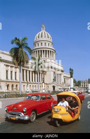 Cuba, La Havane, Capitol, le trafic de la ville, anciens, taxi Nord, d'Amérique centrale, La Habana, Capitol, en 1929, l'académie des sciences, de la structure, de la ville, capitale, à l'extérieur, point d'intérêt, bâtiment gouvernemental, taxi tricycle Banque D'Images