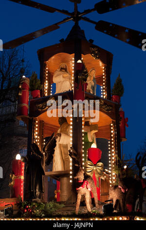 Stuttgart, Allemagne - le 3 décembre 2016 : décoration de Noël avec des chiffres dans la nuit au marché de Noël (weihnachtsmarkt) le 3 décembre 2016 à stuttga Banque D'Images