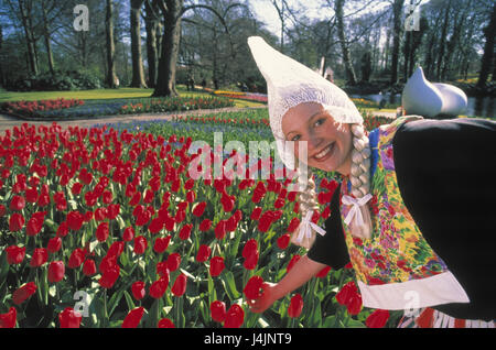 Les Pays-Bas, lisse, Keukenhof, parc floral, femme, costume national, tulipes, demi-portrait Holland, Südholland, parc, Parc, la néerlandaise, les sections locales, tradition, folklore, folklore, vêtements, fleurs, annexe, de l'économie, de l'agriculture, les champs de tulipes, fleurs, botanique Banque D'Images