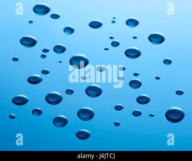 Les gouttelettes d'eau, studio shot. Banque D'Images