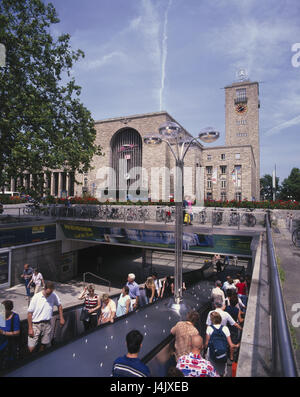 Allemagne, Bade-Wurtemberg, Stuttgart, Königstrasse, passage, escalator, station gare centrale, gare, bâtiment, structure, piéton, passant, point d'intérêt, à l'extérieur Banque D'Images