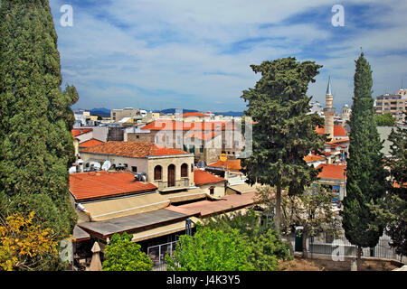 Vue sur la vieille ville de Limassol (Lemessos) à partir de la terrasse de son château (musée médiéval de Chypre), Chypre. Banque D'Images
