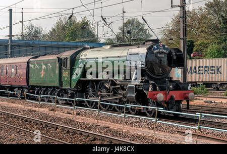 The Flying Scotsman train à vapeur Station de Peterborough. Banque D'Images