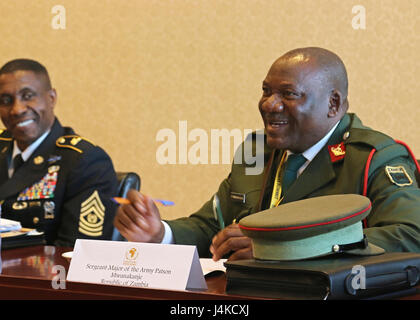 Des hauts dirigeants de neuf pays africains et des homologues américains participent au Sommet des forces terrestres africaines, le Programme des hauts fonctionnaires du Malawi pour discuter des responsabilités des sous-officiers et de la coopération régionale en matière de sécurité. Banque D'Images