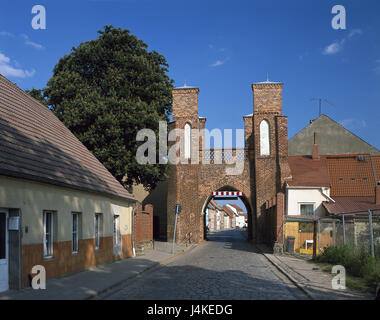 Allemagne, Bavière, Altentreptow, Europe, objectif Demminer Tollensesee, ville, porte de la ville, objectif, but, objectif, structure, bâtiment en brique, l'architecture, de la culture, de l'endroit d'intérêt, l'été Banque D'Images