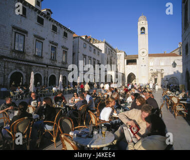 Croatie, Dubrovnik, centre-ville, Luza, street cafe, tourisme, Europe, péninsule, ville, station balnéaire, ville côtière, les maisons, les bâtiments, cafe, possibilités de siège, tables, chaises, réduite, du tourisme, du tourisme, de l'asseoir, animation, soirées Banque D'Images