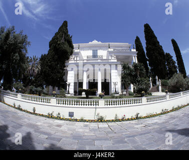 Grèce, Corfou, fermer Gastouri Achillion, château, Europe, îles Ioniennes Fisheye, island, sur la côte est, dans l'écluse de Sissi, de la structure, bâtiment, villa, palace, style architectural, l'architecture, la culture, le lieu d'intérêts, du tourisme, de l'extérieur Banque D'Images