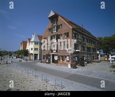 Allemagne, Bavière, Wolgast, vieille ville, l'Europe de la mémoire, de la mer Baltique, Peenestrom, port, vue sur ville, grenier, le musée de la navigation, de la brique, bâtiment, architecture, style architectural, point d'intérêt, de la culture, de l'extérieur Banque D'Images