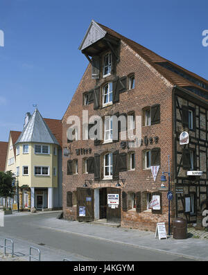 Allemagne, Bavière, Wolgast, vieille ville, l'Europe de la mémoire, de la mer Baltique, Peenestrom, port, grenier, le musée de la navigation, de la brique, bâtiment, architecture, style architectural, point d'intérêt, de la culture, musée, à l'extérieur Banque D'Images