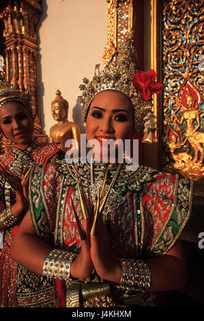 La Thaïlande, en dehors du temple, folklore, danseurs danseurs, les traditions, les femmes, les jeunes, les Thaïlandais, jambières, splendidement, temple Banque D'Images