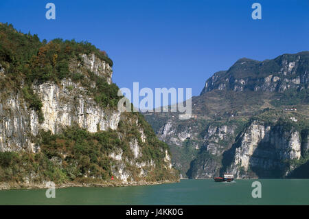 La Chine, la province du Hubei, du flux, du Yangzi, Xiling Xia Asien Asie orientale, Westchina Yangtze-Kiang, Yangzi-Jiang, la, le Chang, la 'actuel', rochers, côte escarpée, port, la bile shore, nature, paysage, montagnes, gorge de Xiling, de ravin, point d'intérêt, boot Banque D'Images