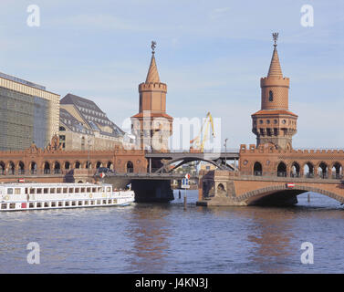 Allemagne, Berlin, du pont de l'arbre supérieur, flux Spree Europe, ville, capitale, connexion, parties de ville, de montagne, Friedrich's Grove, immeuble, pont, l'architecture, l'architecture du pont, construit en 1892 - en 1896, l'architecte Otto Stahn, nouveau style architectural gothique, Tours, tours, pont de briques rouges, point d'intérêt Banque D'Images