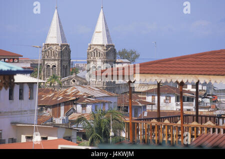 L'île de Zanzibar, Tanzanie, Zanzibar city, Vieille Ville 'Stone Town', toits, la cathédrale St Joseph l'Afrique, Stonetown, héritage culturel mondial de l'UNESCO, vue sur ville, Chambre des toits, des toits, église, Cathédrale de Saint Joseph, de clochers, de la construction, sacré structure, historiquement, l'architecture, point d'intérêt, à l'extérieur Banque D'Images