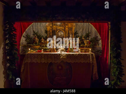 Belén o quinteño barroco nacimiento del siglo XVII en la iglesia monasterio del Corpus Christi de las Monjas jerónimas en la ciudad de Madrid, España. Banque D'Images