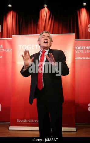 L'ancien premier ministre Gordon Brown s'exprimant lors d'une campagne de la main-d'événement au théâtre d'Adam Smith à Kirkcaldy. Banque D'Images