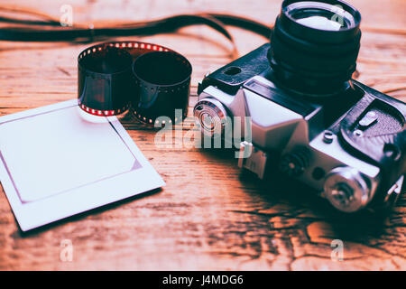 Caméras sur table en bois avec filmer et photographier Banque D'Images